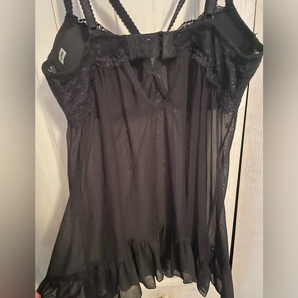 Black lace lingerie - Picture 3 of 4